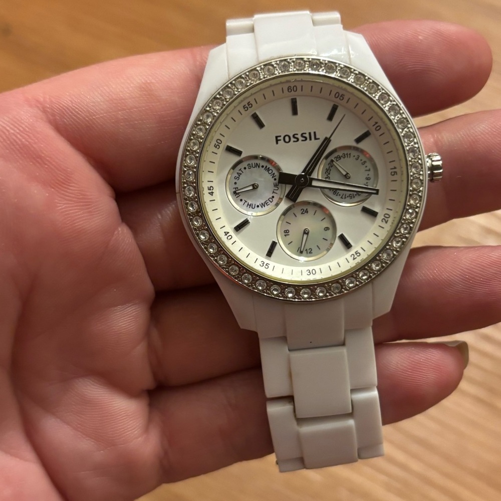 Vintage Fossil CZ faux Diamonds Woman White tone watch Chronograph dial Like New
